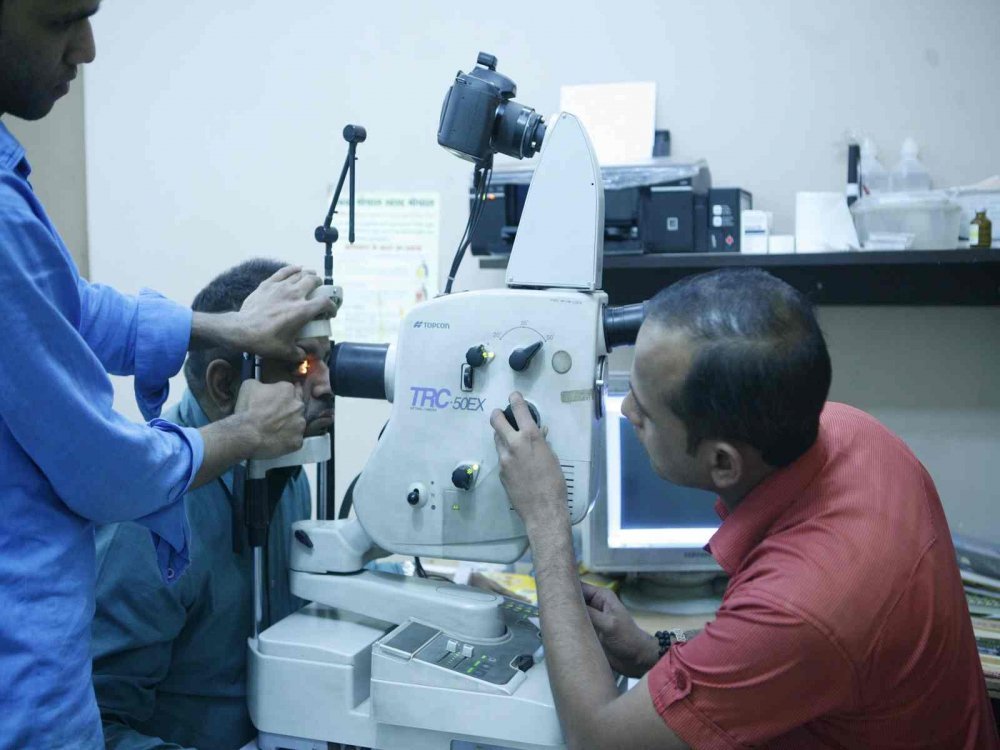 Ophthalmic diagnostic machine